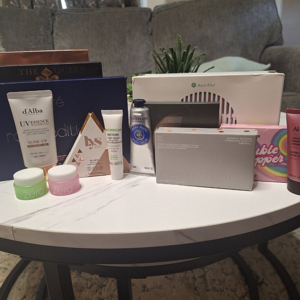 MAKEUP/SKINCARE BUNDLE - BRAND NEW ITEMS- RETAIL VALUE OVER $300.00